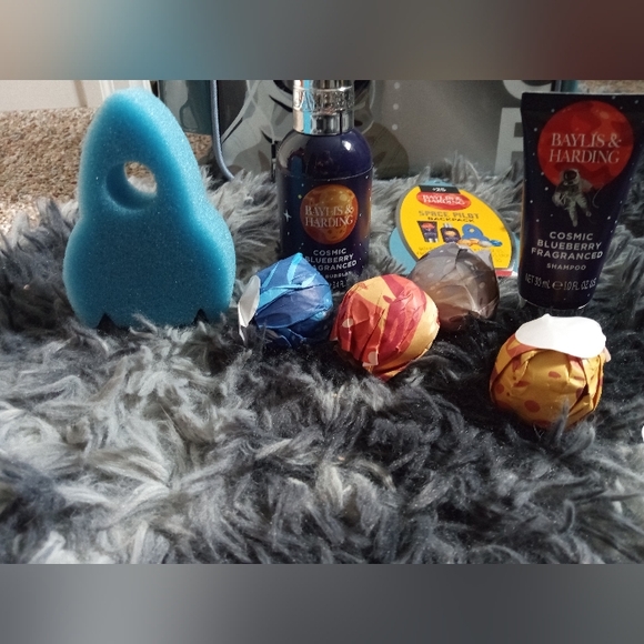 Baylis & Harding Space Backpack Gift Set, 8 Pieces - Picture 5 of 6